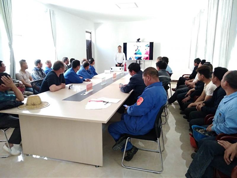 
				   
					黃河同力鹿角嶺礦山舉行滑塌、消防事故應(yīng)急救援演練
				 